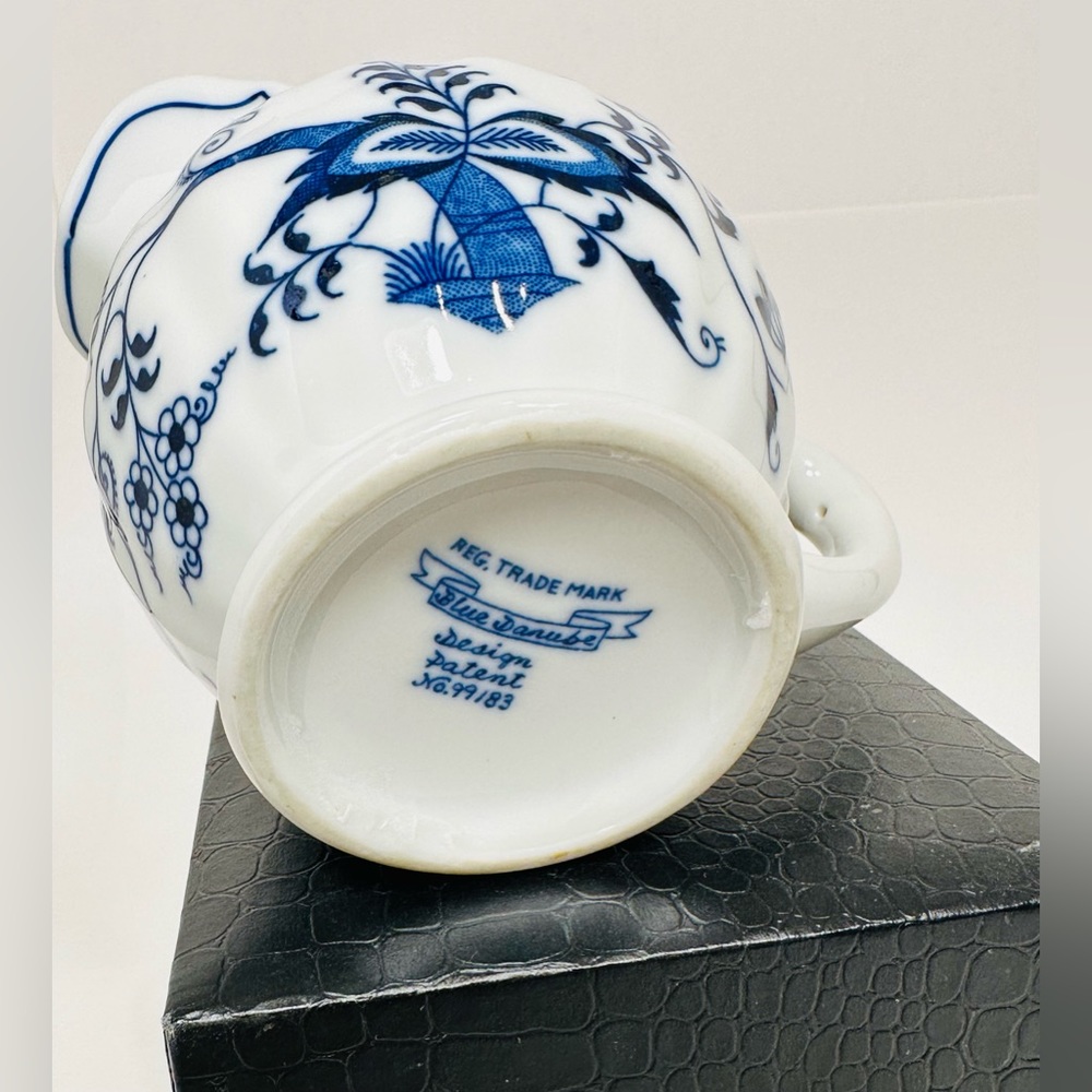 Vintage Blue Danube Porcelain Cream & Sugar Set - Picture 2 of 14